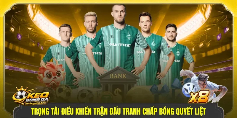 Trọng tài điều khiển trận đấu tranh chấp bóng quyết liệt